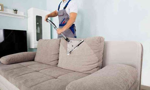 Limpeza de Sofá em Domicílio Limpeza de Sofá à domicílio sendo feita