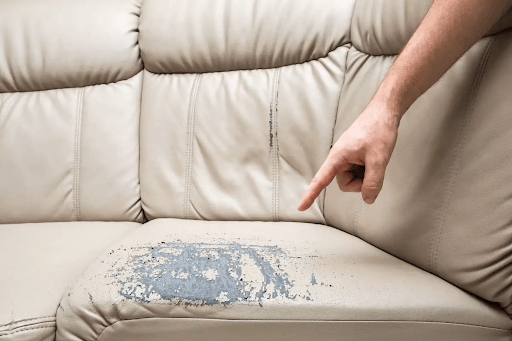 Manchas e odores? Saiba como removê-los do estofado